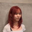 [헤어 변신 후기] 얼룩은 커버하고, 옆볼륨은 살리고! 체리레드 염색 + 중단발 레이어드컷으로 완벽 리셋!
