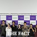 청룡사진관 더팩트
