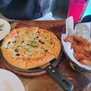 신촌 데이트 피자 맛집 피자보이시나 신촌점 남다른 치즈양 슈퍼슈프림 윙봉 후기
