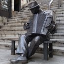 아코디언 켜는 사람 이미지