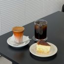 노마드(NORMARD) | 수송동 신상카페 : 노마드 / 단골예약인 흑백모노톤의 군산 감성 디저트카페〰️🤍🖤🤍🖤🤍