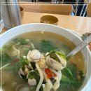 조개에 빠진 칼국수 이미지