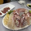 냥이 많은 식탁 이미지