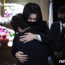 지켜주지 못해 죄송합니다 김건희 여사 홀로 빈소 방문 이미지