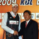불명예 퇴출 후 NBA 진출 스팀스마 vs 커리 맞대결을 지켜보는 르브론 제임스.gif 이미지