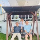 Tôi cũng rất vui được gặp em. 이미지