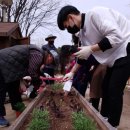 충현농장 | SK 뉴스쿨) 함께 직접 텃밭에서 가꾼 농작물, 프리마켓에서 판매하다. X 충현복지관 X 동구밭