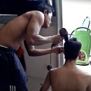 시합 전 몸 단장을 하는 태국 운동선수..... 이미지