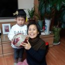 '16/2/24 SNUH 항암떠나기 전전날 우리 찌뿡이 졸업 학사모 쓰고 할머니랑 이미지