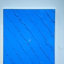 It's all in the blue. 이미지