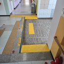 차이문 | 논산반월초등학교 문 열림 주의 스티커/바닥단 차이 스티커/논 슬립 설치 후기