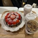 서초역 1번출구 뒤 | 서초 카몽 | 생딸기 와플이 맛있는 서초역 수제 와플 맛집 | 평일 저녁 방문 후기