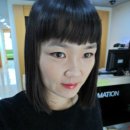 머리만지는남자