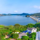 언덕위에하얀집 | 진양호의 잔잔한 물결을 마주하는 공간 진주 진양호 유등 축제 펜션 "언덕 위에 하얀 집"