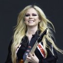 Avril Lavigne - We Are Warriors - 캐나다 음악 이미지