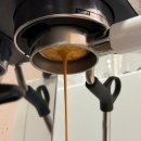 슬기로운 바리스타 | 슬기로운 커피 생활을 위한 빈플랜트 도징컵, 청소솔 추천 (feat. 브레빌876)