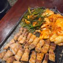홍대큰손정육점식당 | 홍대 삼겹살, 숙성 생삼겹살과 특제 시즈닝 맛김치생삼겹살