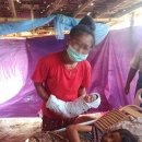 23/12/08 미얀마 난민촌에서 태어난 아기의 생명을 지켜주세요 - 언제 공습이 터질지 모르는 상황 속, 난민촌에 태어난 아기들 이미지