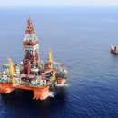 China Moves Oil Rig From Contested Waters-wsj 7/16 : 남중국해 베트남과 영토분쟁 지역 중국 석유탐사선 자진 철수 배경 이미지