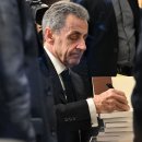 "Le journal d'un prisonnier" : que cache le succès de librairie de Nicolas 이미지