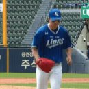 [KBO] 로진백 들고내려가는걸 자꾸 깜빡하는 투수들.gif 이미지