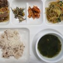 2022.11.09 - 기장밥, 소고기미역국, 잡채, 소불고기, 배추김치, 멸치볶음 이미지