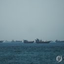 걸프해역 지나던 화물선, 정체불명 발사체에 피격돼 폭발 이미지