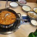 월수금 통돼지 김치찌개 이미지