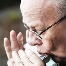 자연을 노래하는 하모니카 이미지