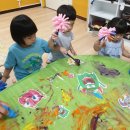 🌿 풀잎새반: 미끌미끌 색깔 물풀 놀이 이미지