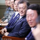 오늘자 국방과학연구소 방문한 문재인 대통령.jpg 이미지