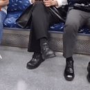 [종편] 지하철서 햄버거에 콜라까지 꺼내 먹은 男…쓰레기는 바닥에 ‘툭’ [영상] 이미지