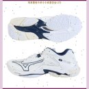 230003 | 기능적인 미즈노 웨이브 라이트닝 Z8 남성 여성 배구화 화이트 네이비 V1GA240061