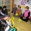 교방초등학교 풍선아트 전문 자원봉사자 친구들과 함께( 교원동 노인정을 찾아서..) 이미지