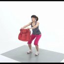 미니스커트가 어울리는 다리 만들기 '가방을 이용한 하체운동' 이미지