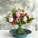 꽃과 식물로 정원가꾸기 이미지