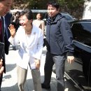 박근혜 전 대통령이 대구로 귀향한 지 1년여만인 11일 첫 공개 외출로 팔공산 동화사를 찾았다. 이미지