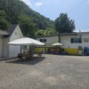 시냇가 하얀집 이미지