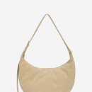 패션 코디네이션(패션스타일)(1) | [패션 가이드] "그 가방 이름이 뭐였더라?" 아르켓(ARKET)의 걸작, 커브드 스웨이드 백의 모든 것