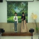 송점순,조예준 합송 The Road Not Taken / Robert Frost 가지 않은 길/ 피천득 번역/제44회 아람시낭송회 정기 이미지
