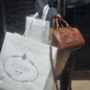 프라다 | 프라다 백팩 스몰 후기 - 오사카 한큐 우메다 득템 착용샷 및 디테일 리뷰