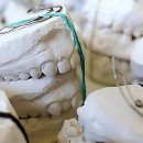 이솔치과의원 | 활짝 웃을 때마다 괜히 숨게 되는 그 순간