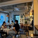 홍대입구역 2번 출구 삼성스토어 앞 이미지