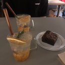 디카페(DCafe) | [압구정로데오 카페] 8d cafe - 분위기 좋은 브라우니 맛집