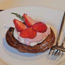 퀸 | 홍대 디저트 카페 오퍼카페 탐방 오퍼라떼와 퀸아망 후기