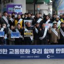 횡단보도 앞 이미지