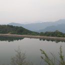 산 위에 호수 이미지