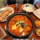 푸짐한김치찌개 이미지