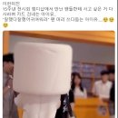 전시회에 온 팬들에게 덕담 한마디 해주는 아이유 ㅋㅋㅋ 이미지