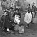 Drinking water carriers, 1945 이미지